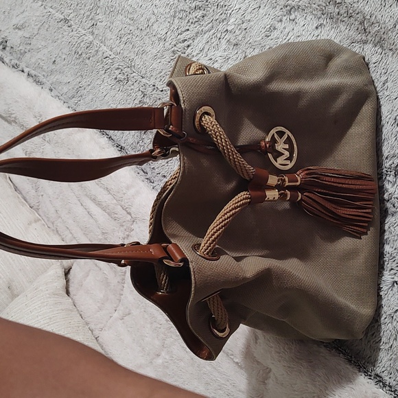 Cute MK purse - Picture 1 of 4